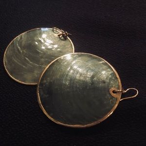Mussel Shell Drop Earring in Green and Gold